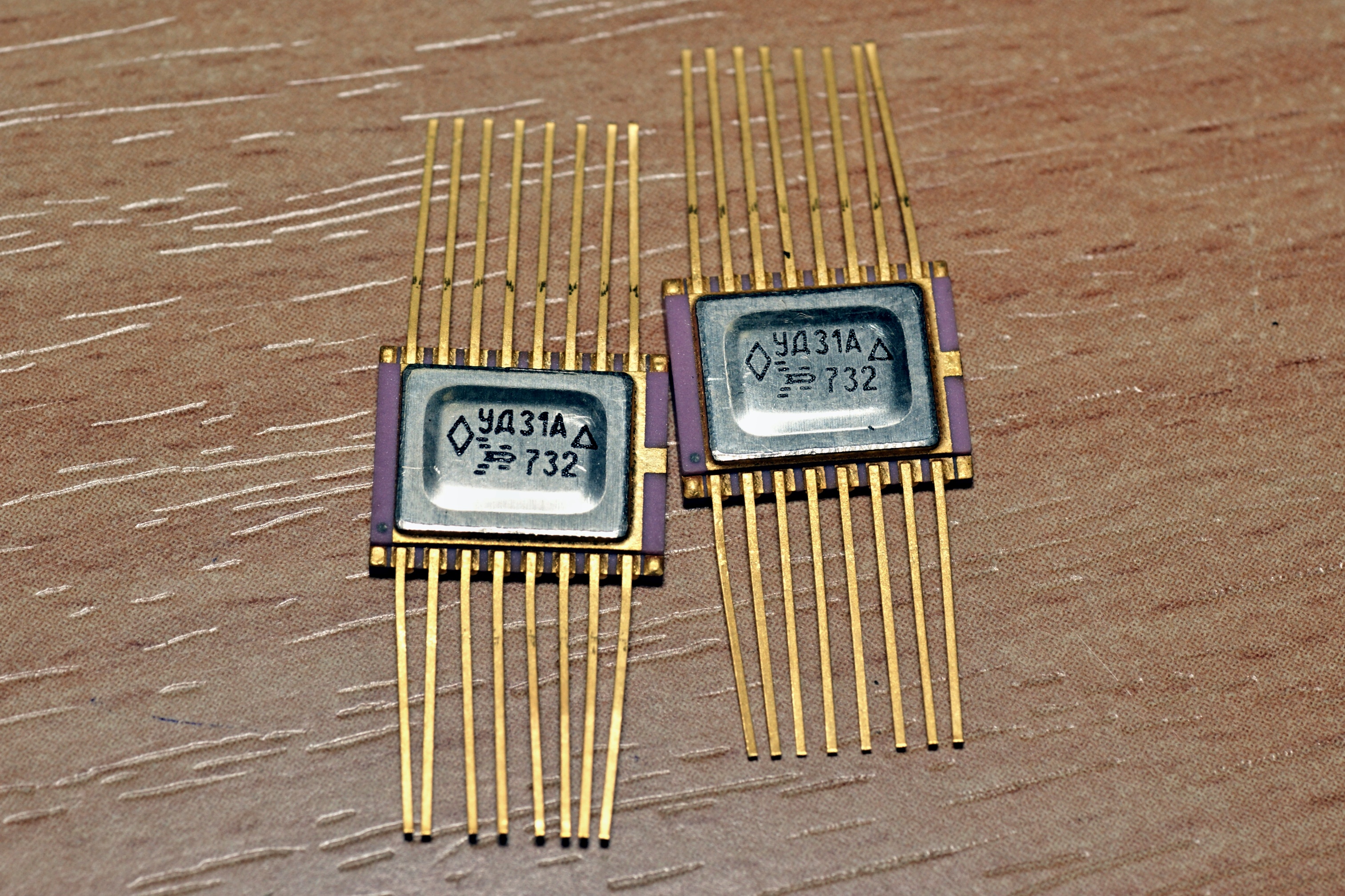 Свч микросборка. Уд 31. Микросхема осм 140уд31ат1вк. Кр140уд1208 аналог. К2уд30 содержание драгметаллов.